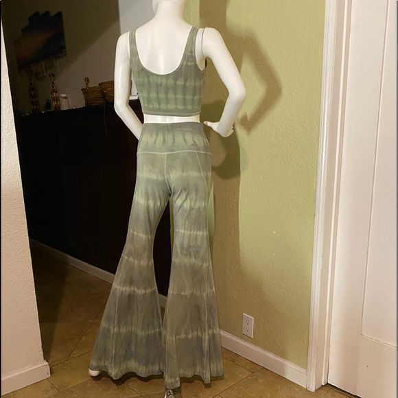 2 pieces bell bottom and top inseam 34 inches - Picture 6 of 12